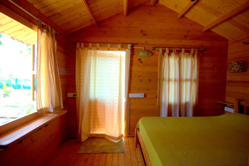 Pele'S Windsong Wood Cottage On The Beach Benaulim Exterior foto