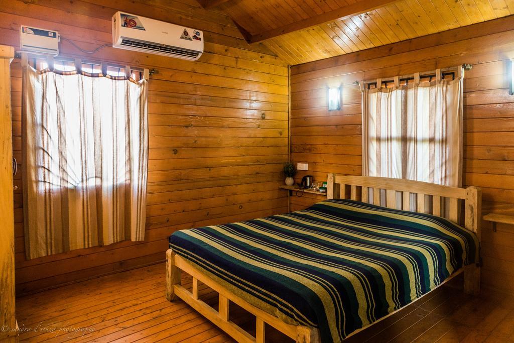 Pele'S Windsong Wood Cottage On The Beach Benaulim Zimmer foto