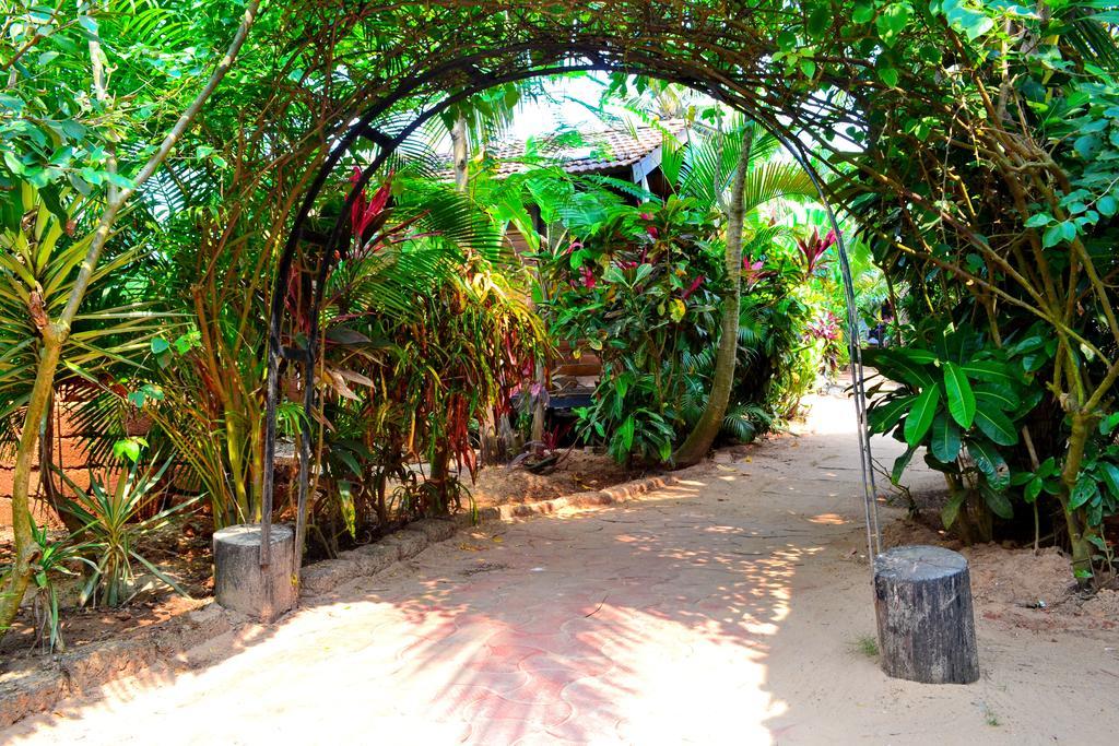 Pele'S Windsong Wood Cottage On The Beach Benaulim Exterior foto